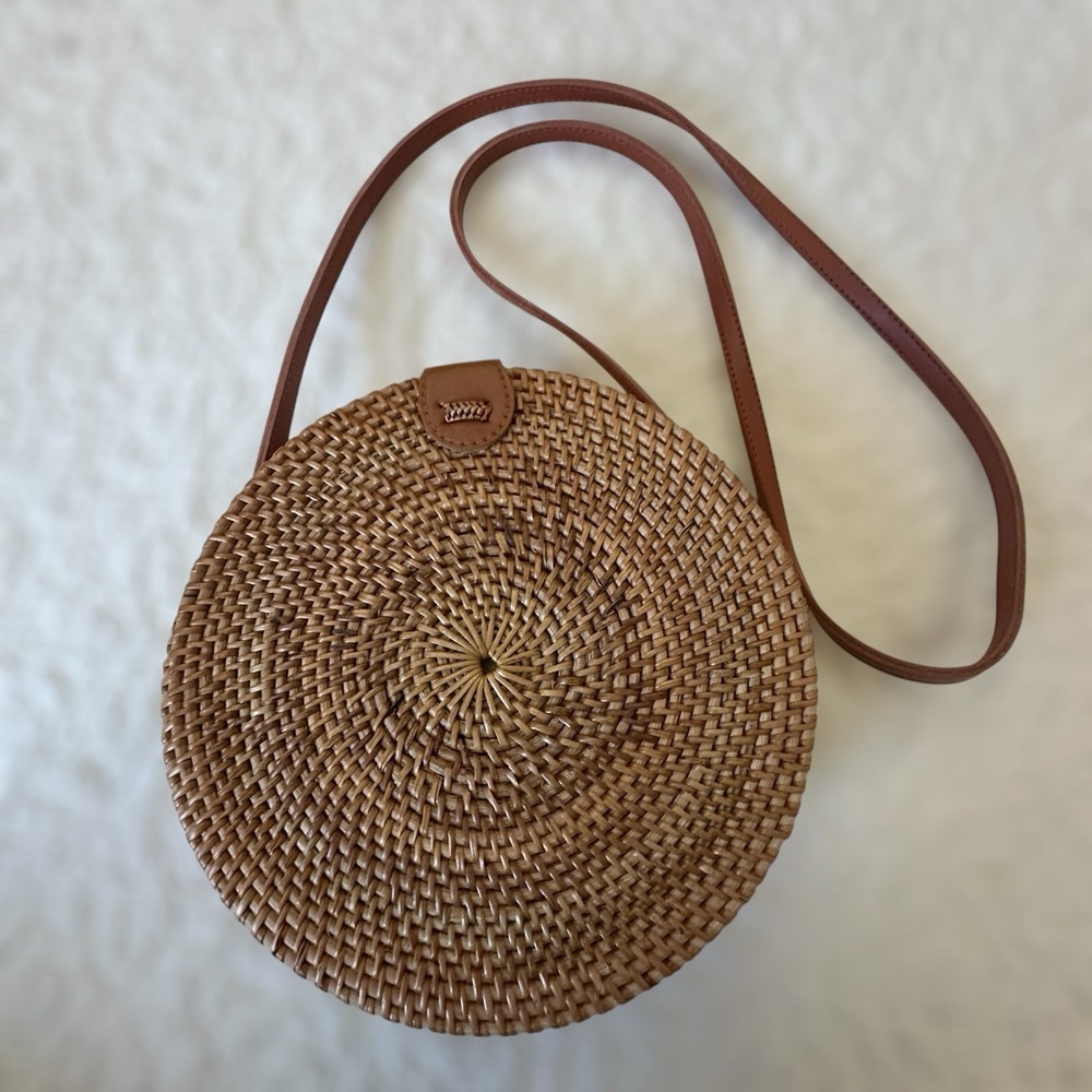 VTG Wicker Crossbody Bag Purse 7.5 Inch Leather Strap Bali Boho Rattan Round‎